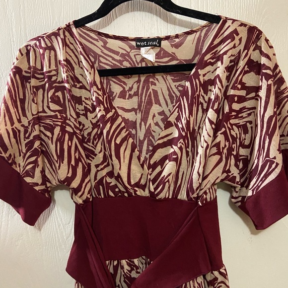 Wet Seal - Picture 4 of 5